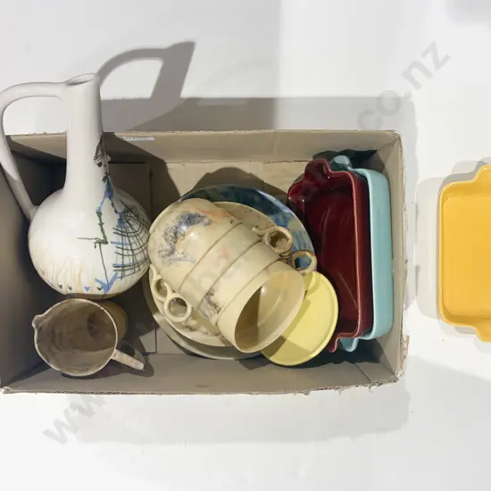 Small Qty of Bandalasta Ware Plastic Cups and Saucers and Assorted