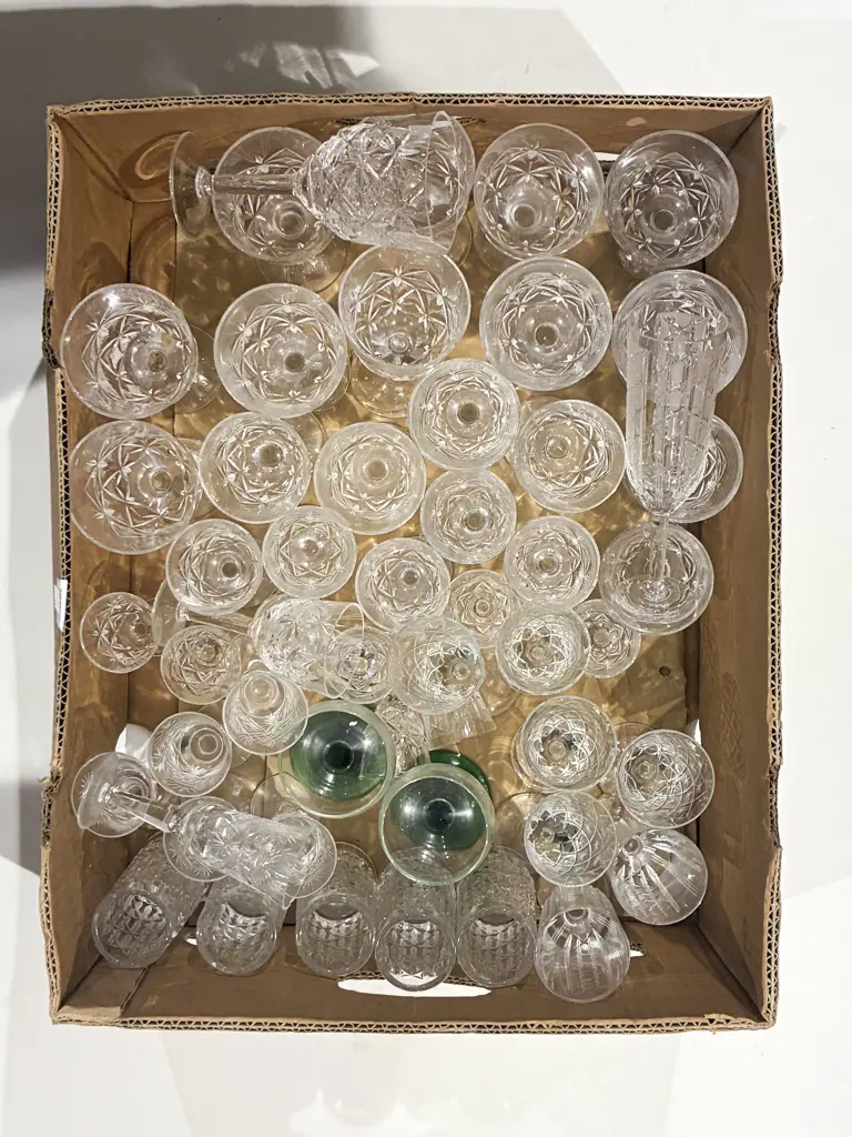Box Qty of Assorted Crystal and Glass Ware Image 1++