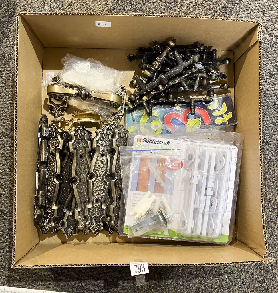 Box Qty of Assorted Window and Door Fittings Image 1++