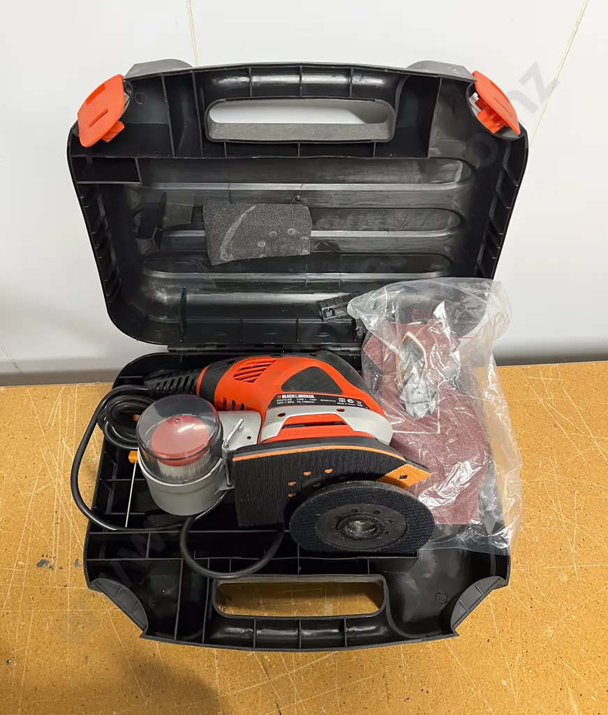 Black and Decker Cyclone Sander Image 1++