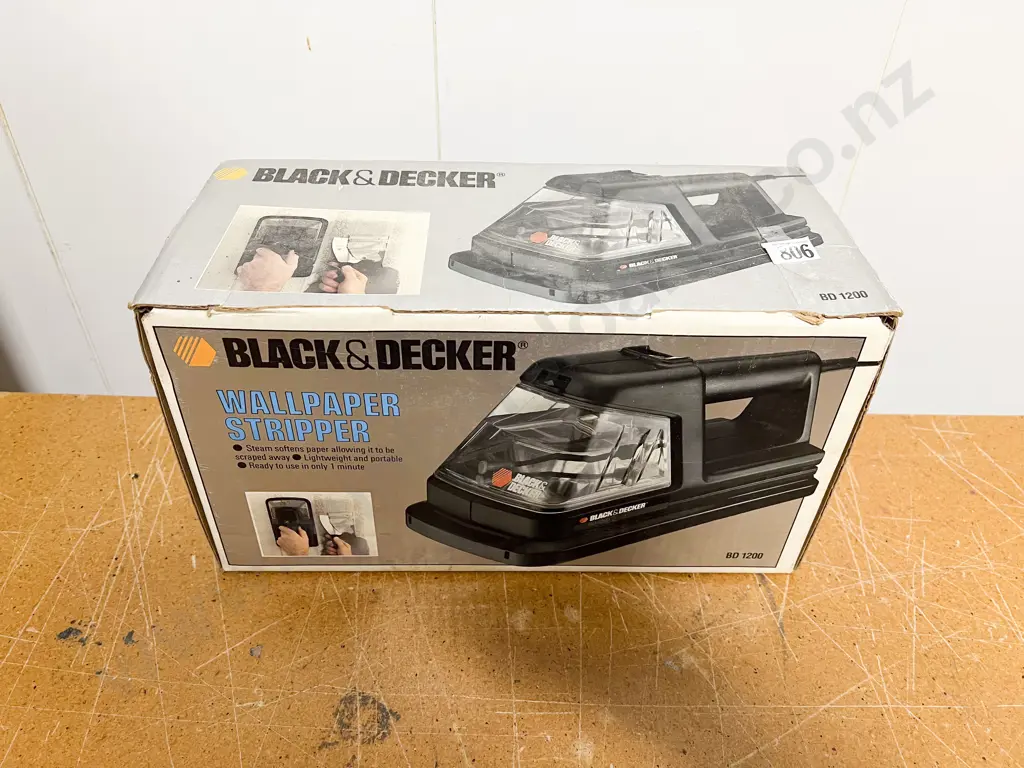 Black and Decker Boxed Wall Paper Stripper Image 1++