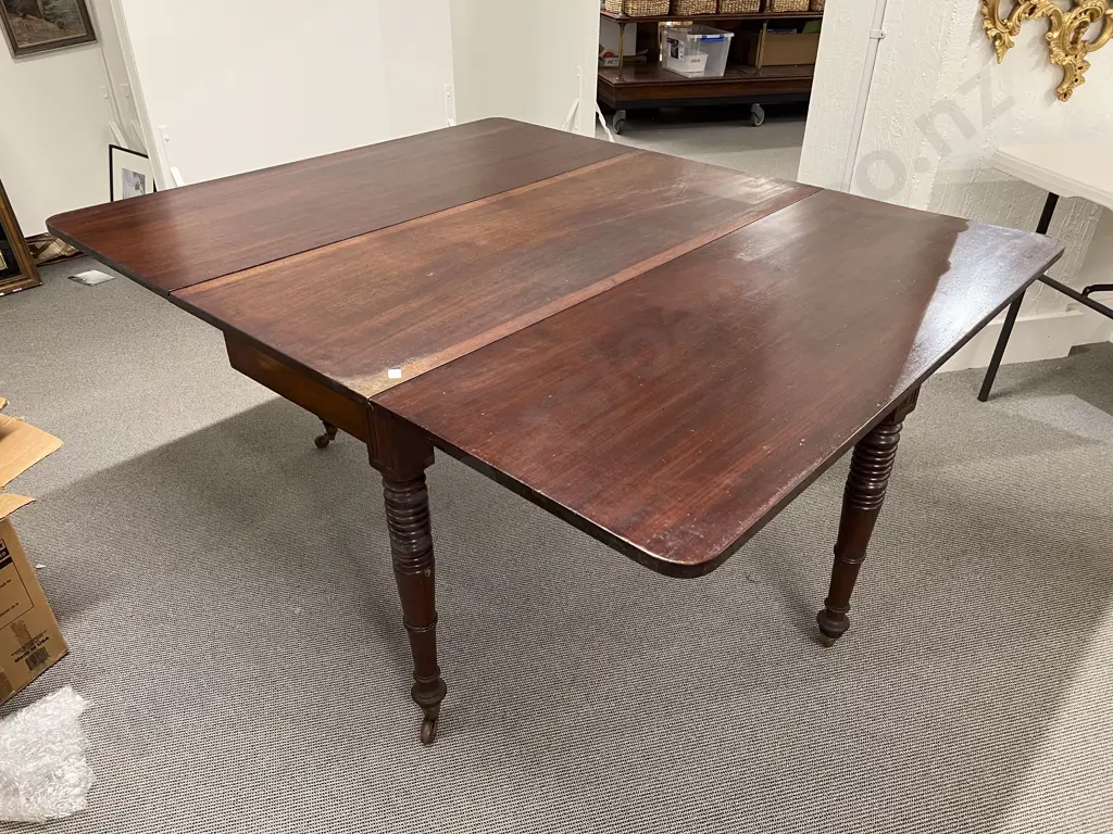 Early to Mid 19th Century Pembroke Dining Table Image 1++