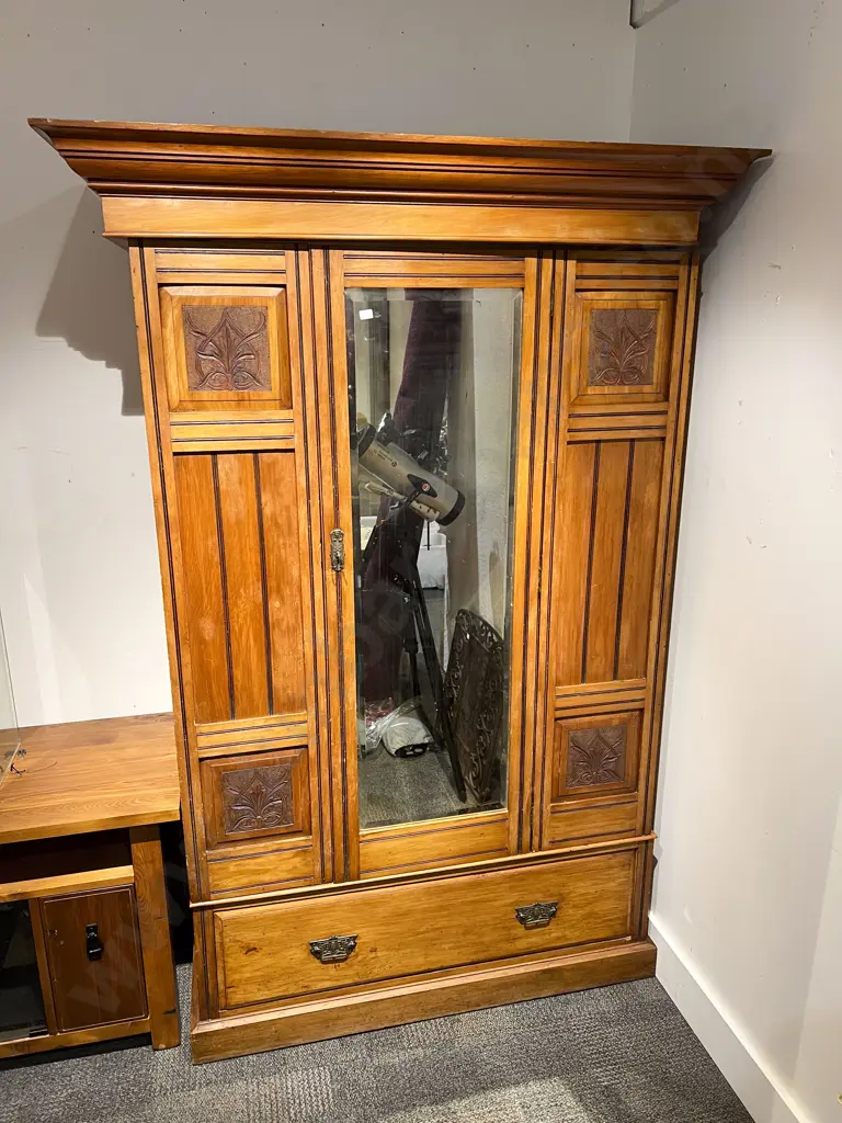Late 19th Century NZ Colonial Kauri Mirror Door Wardrobe Image 1++