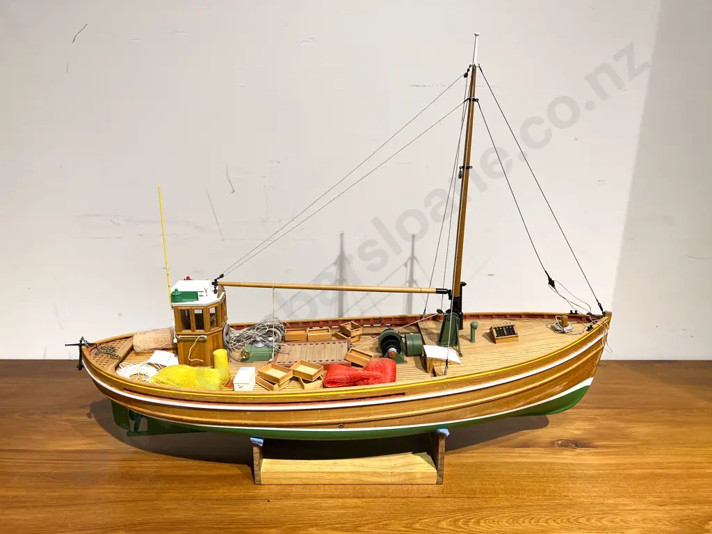 Glass Cased Model Of A Scottish East Coast Fishing Trawler Image 1++