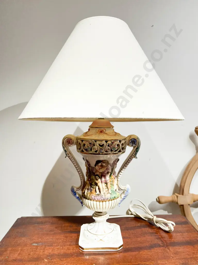 Capodimonte Vase Form Table Lamp Image 1++