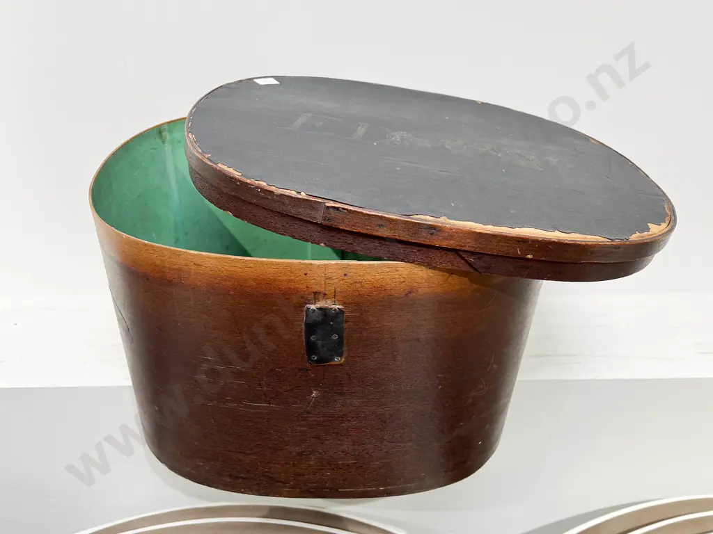 Vintage Hat Box Image 1++