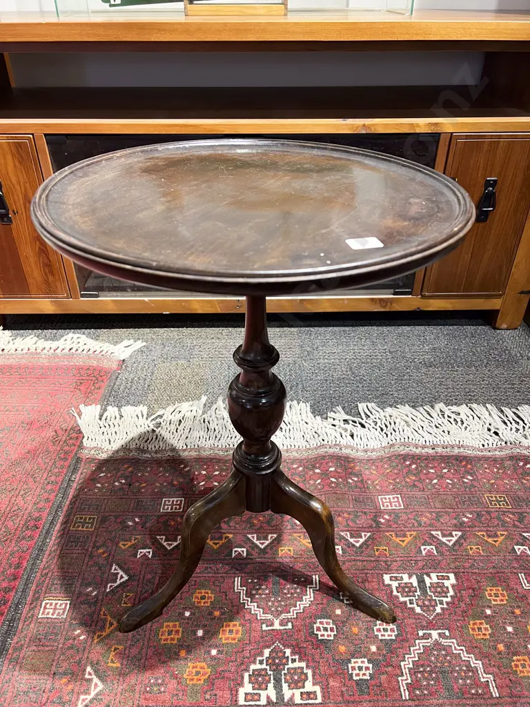 Tripod Base Wine Table Image 1++
