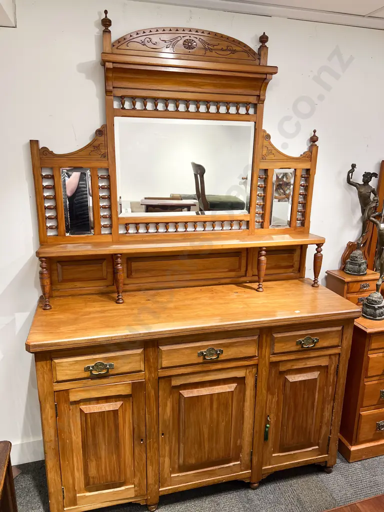 Late 19th Century NZ Colonial Kauri Mirror Back Dressing Table Image 1++