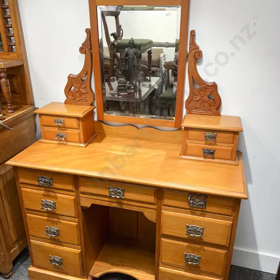 Late 19th Century NZ Colonial Kauri Mirror Back Dressing Table