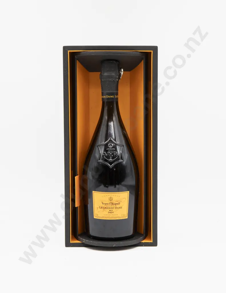 1 Bottle French Champagne 2004 Veuve Cliquot La Grande Dame in Presentation Box Image 1++