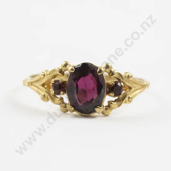 8ct Three Stone Garnet Ring