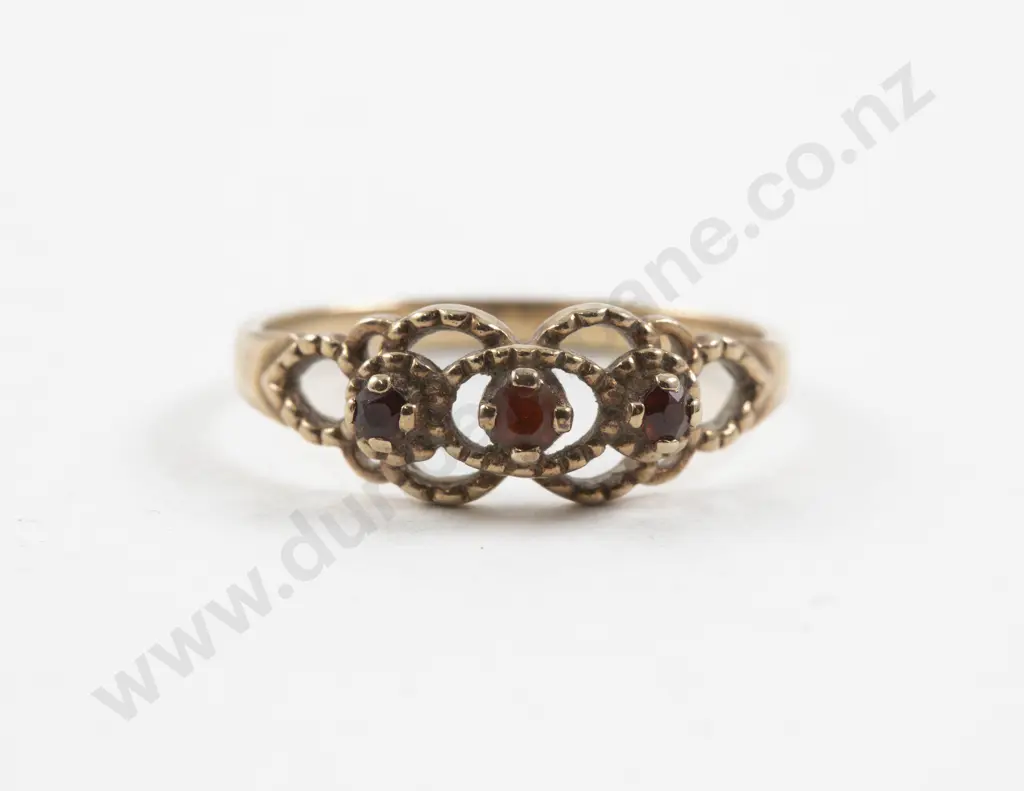 9ct Three Stone Garnet Ring Image 1++