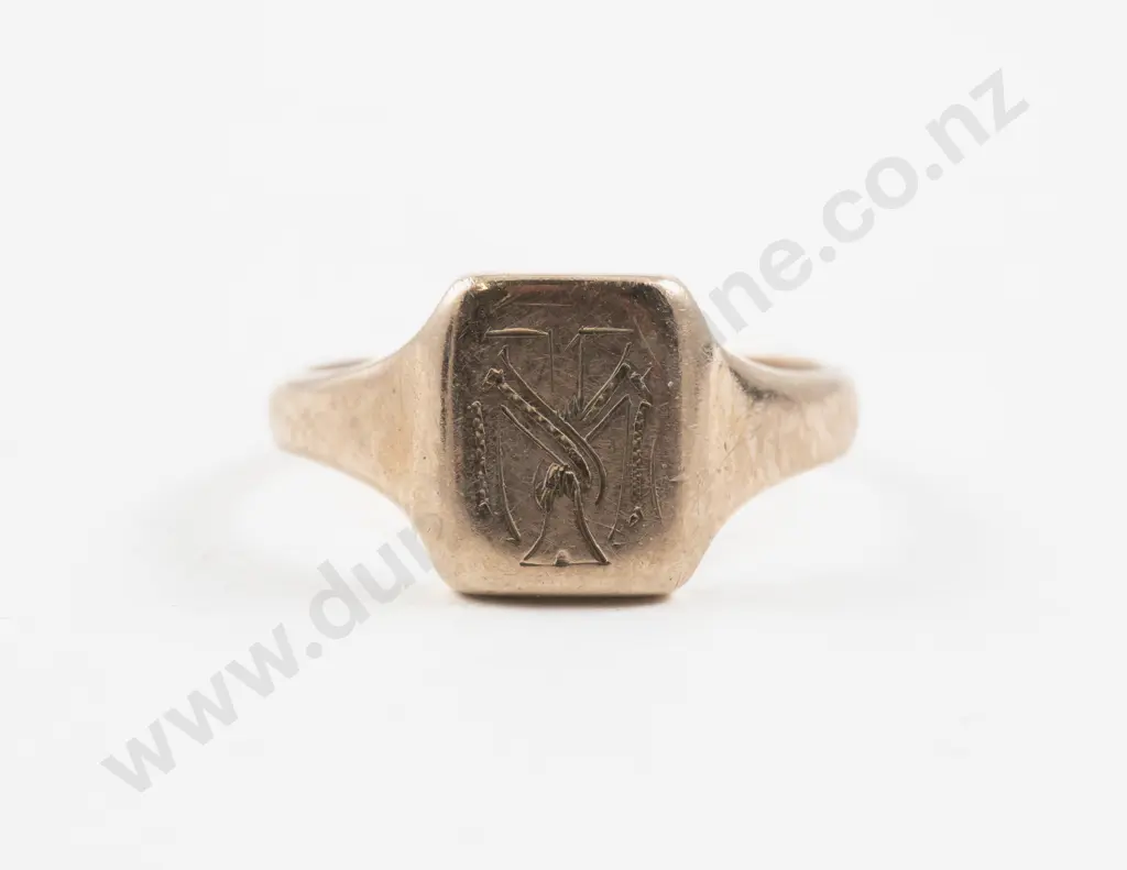 9ct Engraved Signet Ring Image 1++