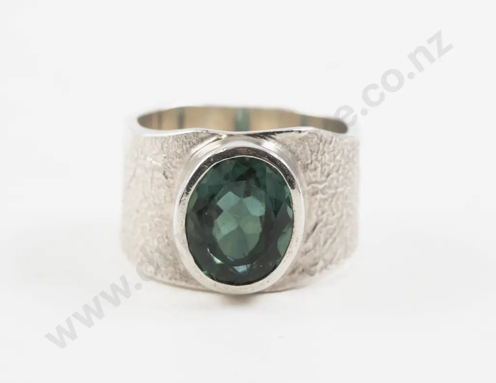S/S Single Stone Green Crystal Gem Stone on Textured Wide Band Image 1++
