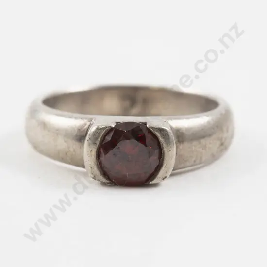 S/S Single Stone Garnet Crystal Ring