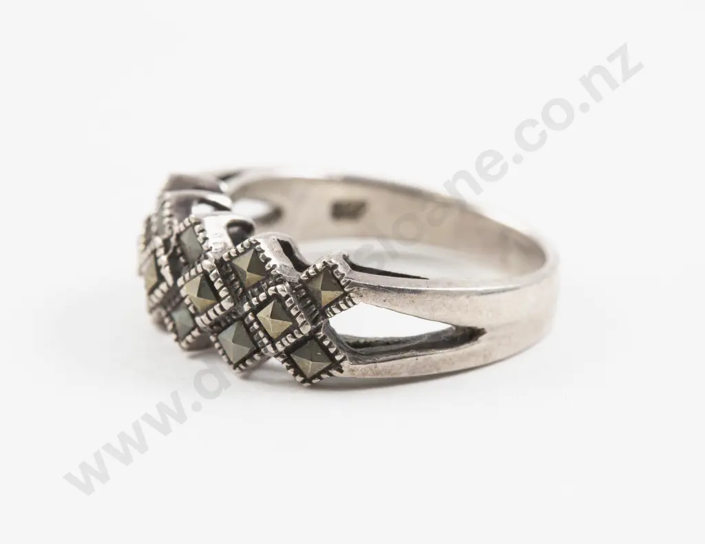 S/S Gem Set Band Ring Image 1++