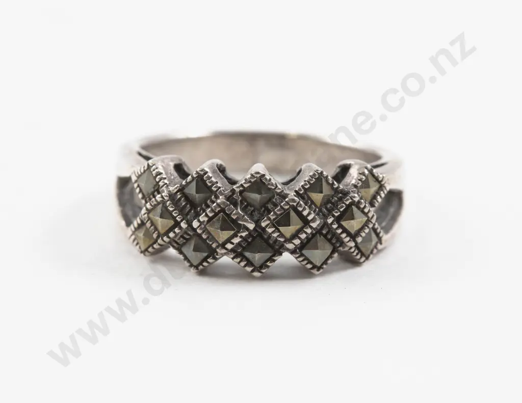 S/S Gem Set Band Ring Image 1++