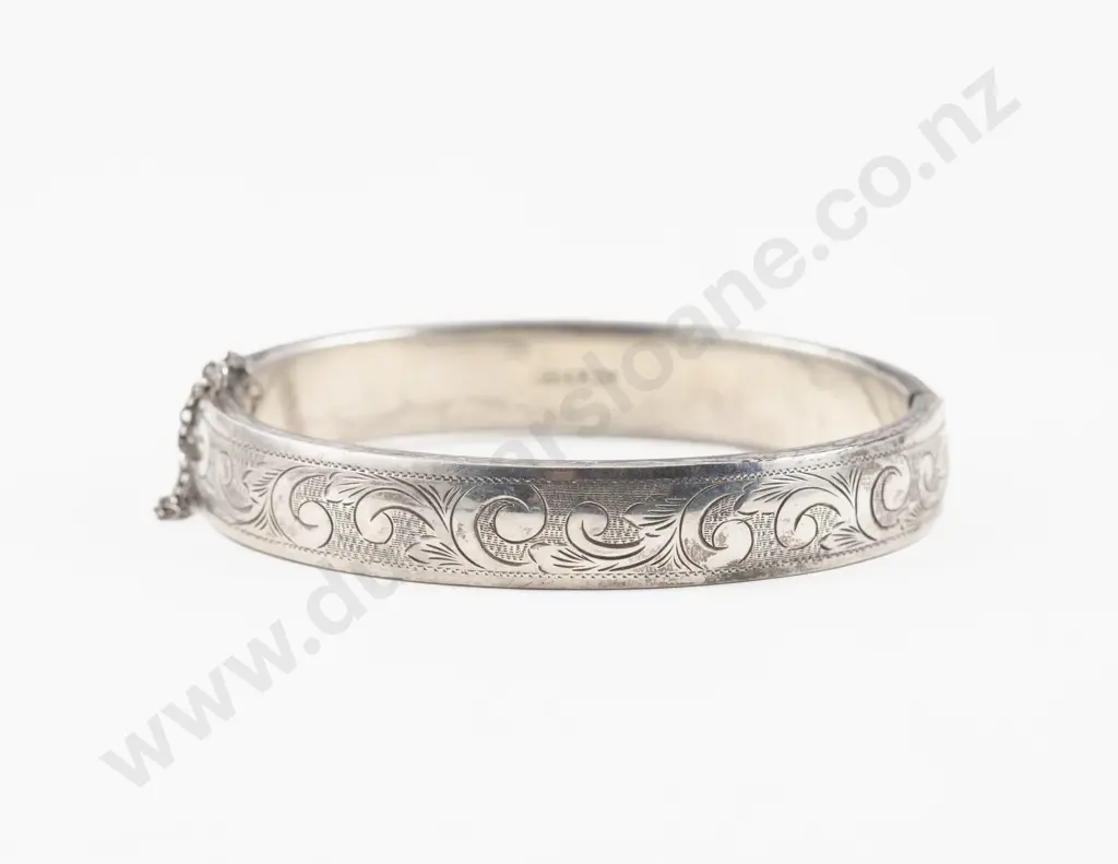S/S Engraved Hinged Snap Bangle Image 1++
