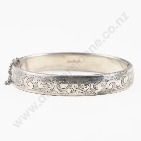 S/S Engraved Hinged Snap Bangle