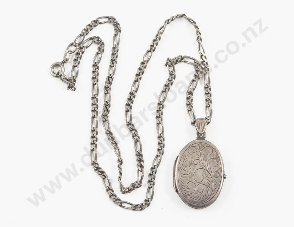 S/S Engraved Oval Photo Locket Pendant on S/S Neck Chain Image 1++