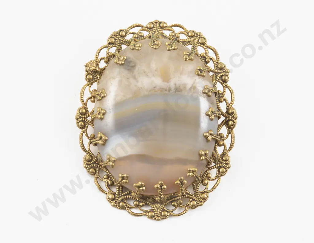 Vintage Gold Plated Single Agate Filigree Framed Pendant/Brooch Image 1++