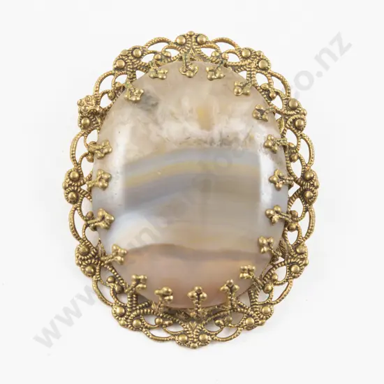Vintage Gold Plated Single Agate Filigree Framed Pendant/Brooch