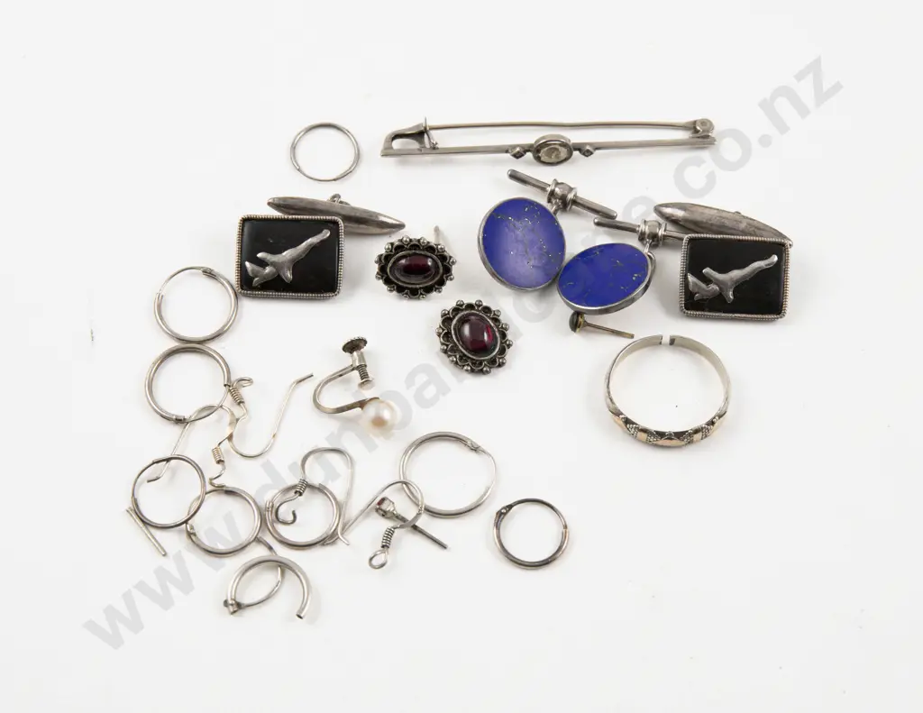 Two S/S Cufflinks with Collection of Assorted Broken S/S Jewellery Image 1++