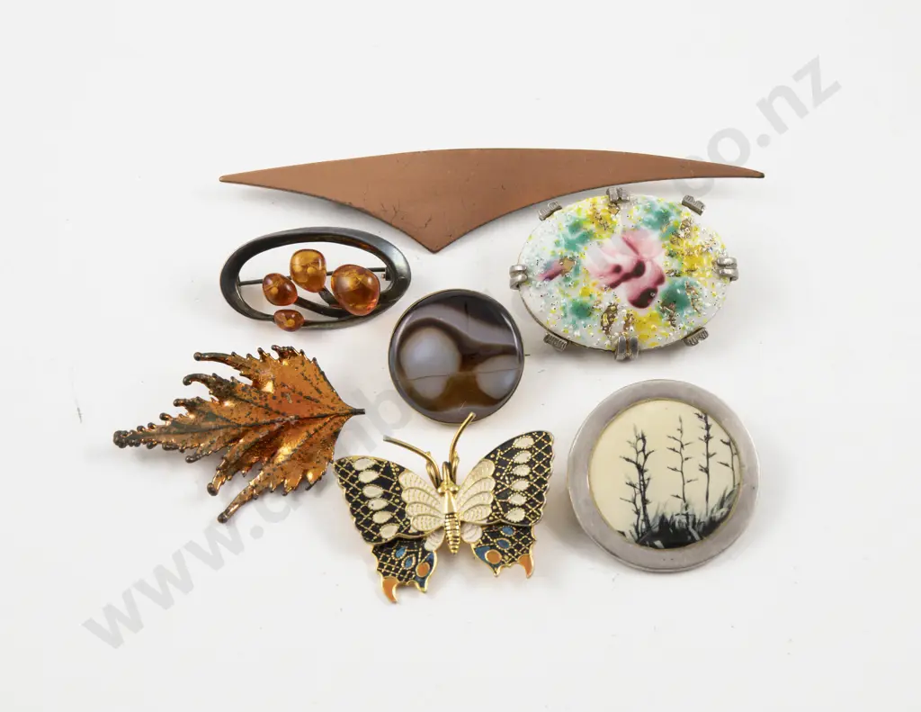 Collection of Vintage Costume Jewellery Brooches incl Agate and Amber Image 1++