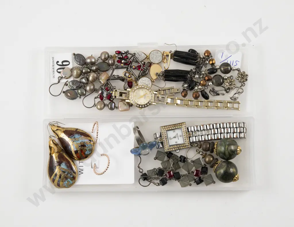 Collection of Assorted Costume Jewellery Image 1++