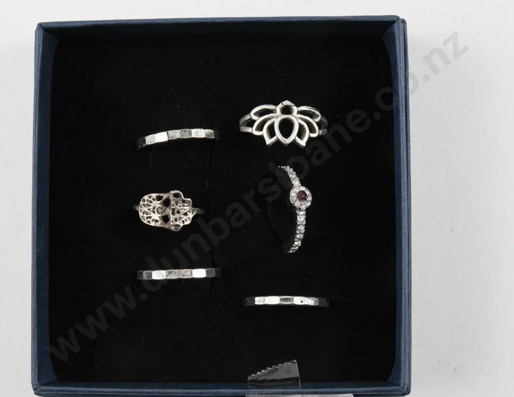 Collection of Five Costume Jewellery Rings Image 1++