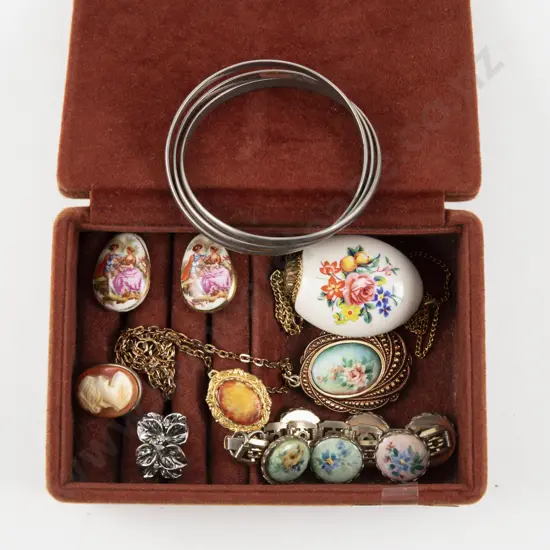Collection of Assorted Costume Jewellery