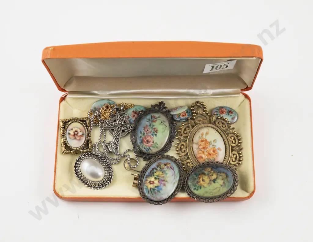 Collection of Assorted Costume Jewellery Image 1++