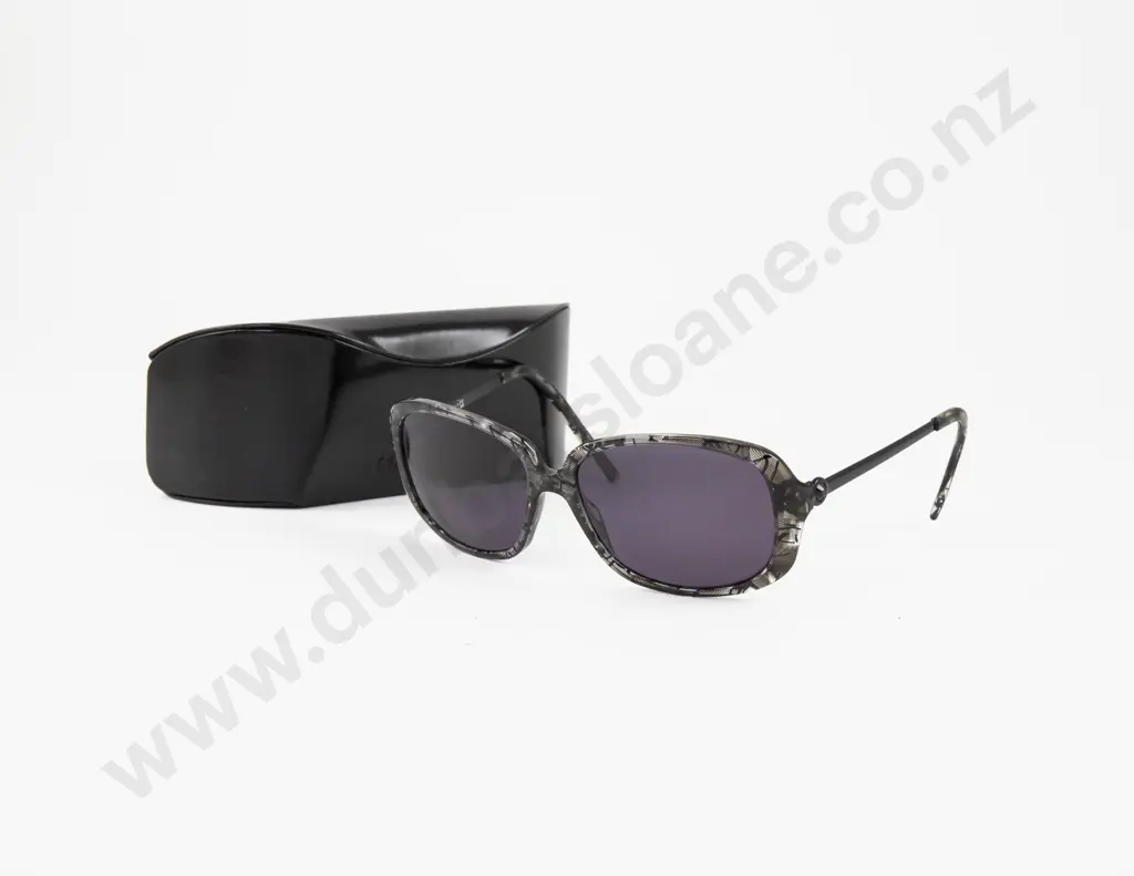 Pair Original Cased Salvatore Ferragamo Sunglasses Image 1++