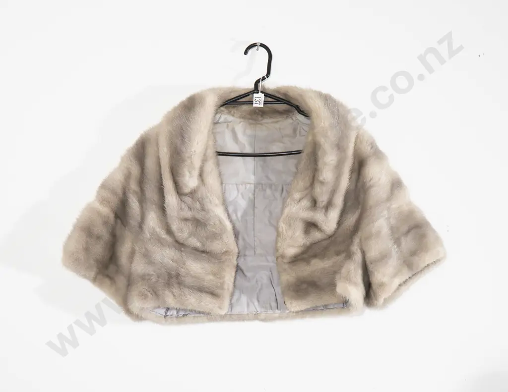 Vintage Mink Shoulder Cape with Others Image 1++
