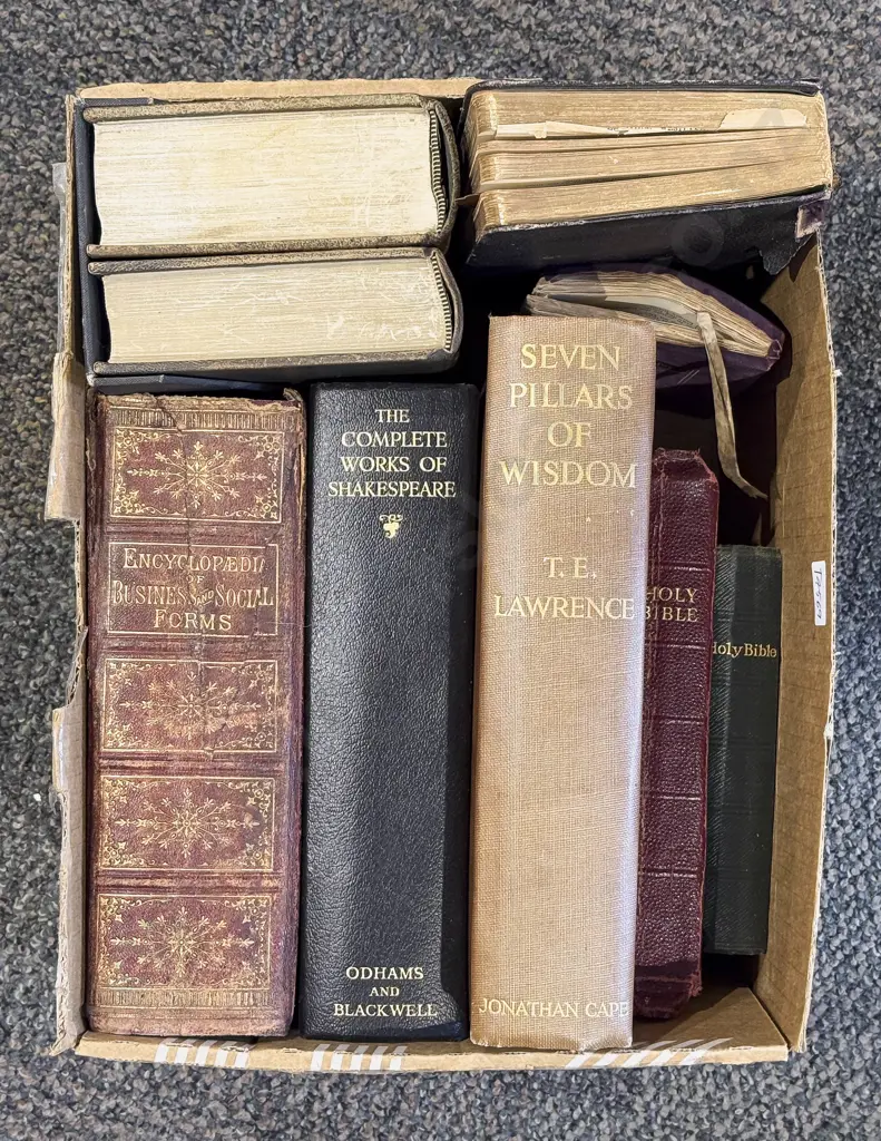 Box of Assorted Books incl The Complete Works of Shakespeare Image 1++
