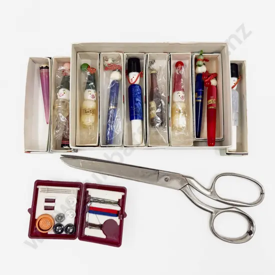 Small Qty of Assorted Novelty Pens etc