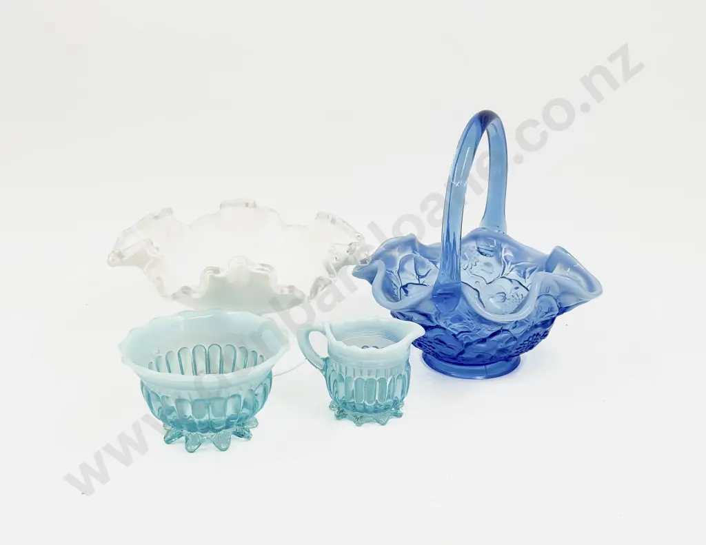 Four Pieces of Assorted Art Glass Image 1++