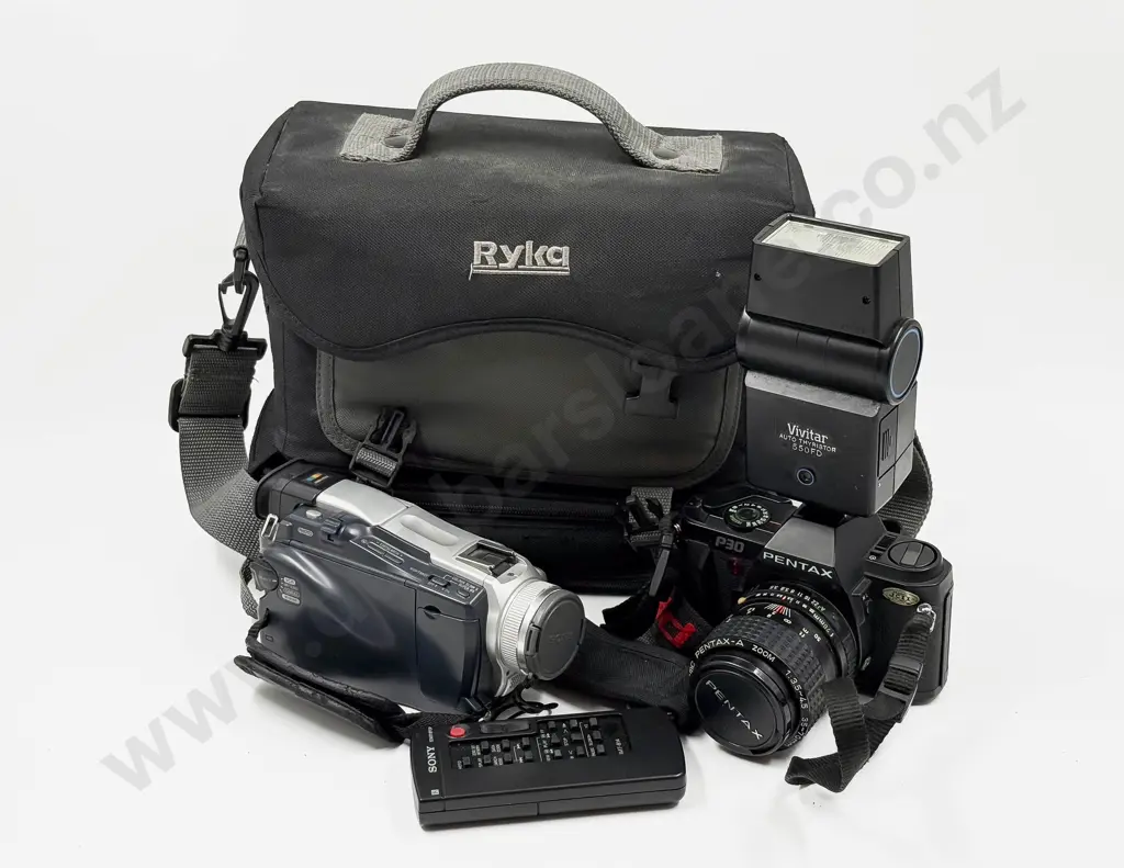 Sony Digital Video Camera with Assorted In Carry Bag Image 1++