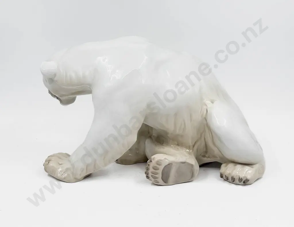 Large B&G Polar Bear Image 1++