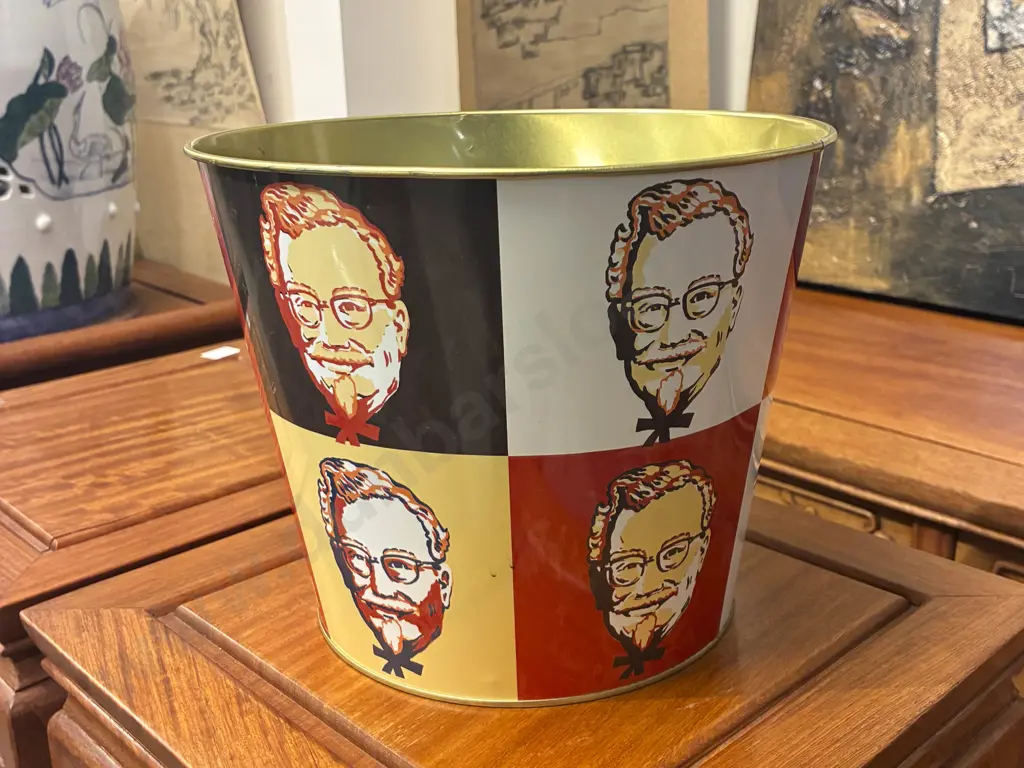 Dick Frizzell Commemorative KFC Bucket Image 1++
