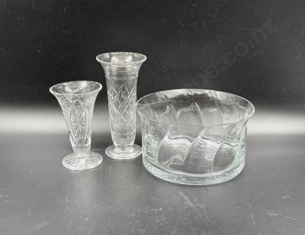 Glass Centre Bowl Together with Two Crystal Vases Image 1++