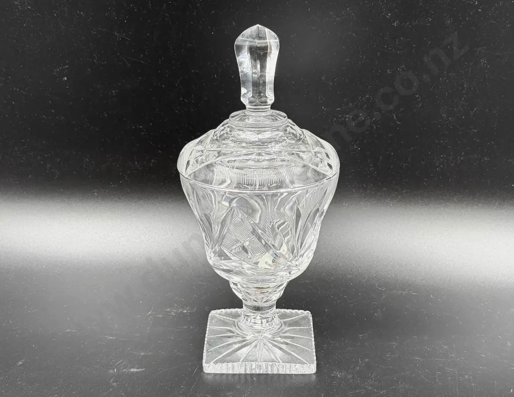 Crystal Lidded Bonbon Dish Image 1++