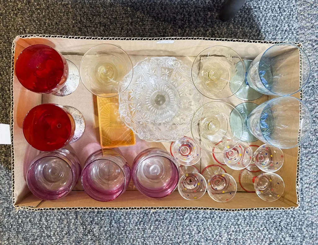 Qty of Assorted Glassware Image 1++