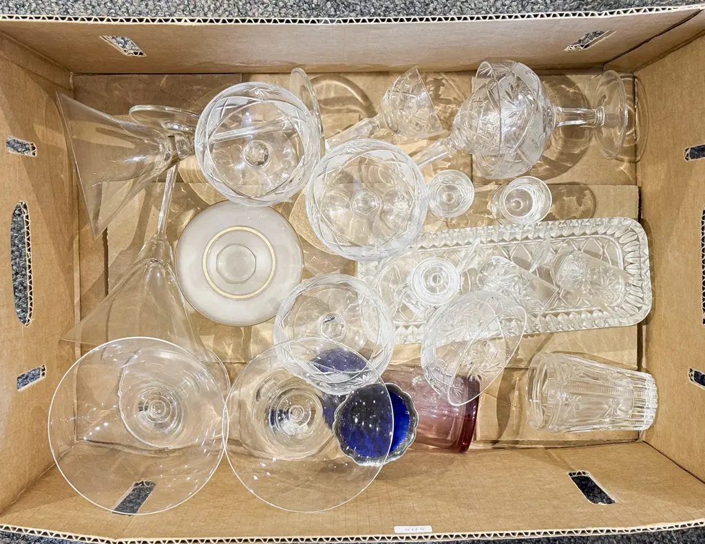 Qty of Assorted Crystal and Glassware Image 1++