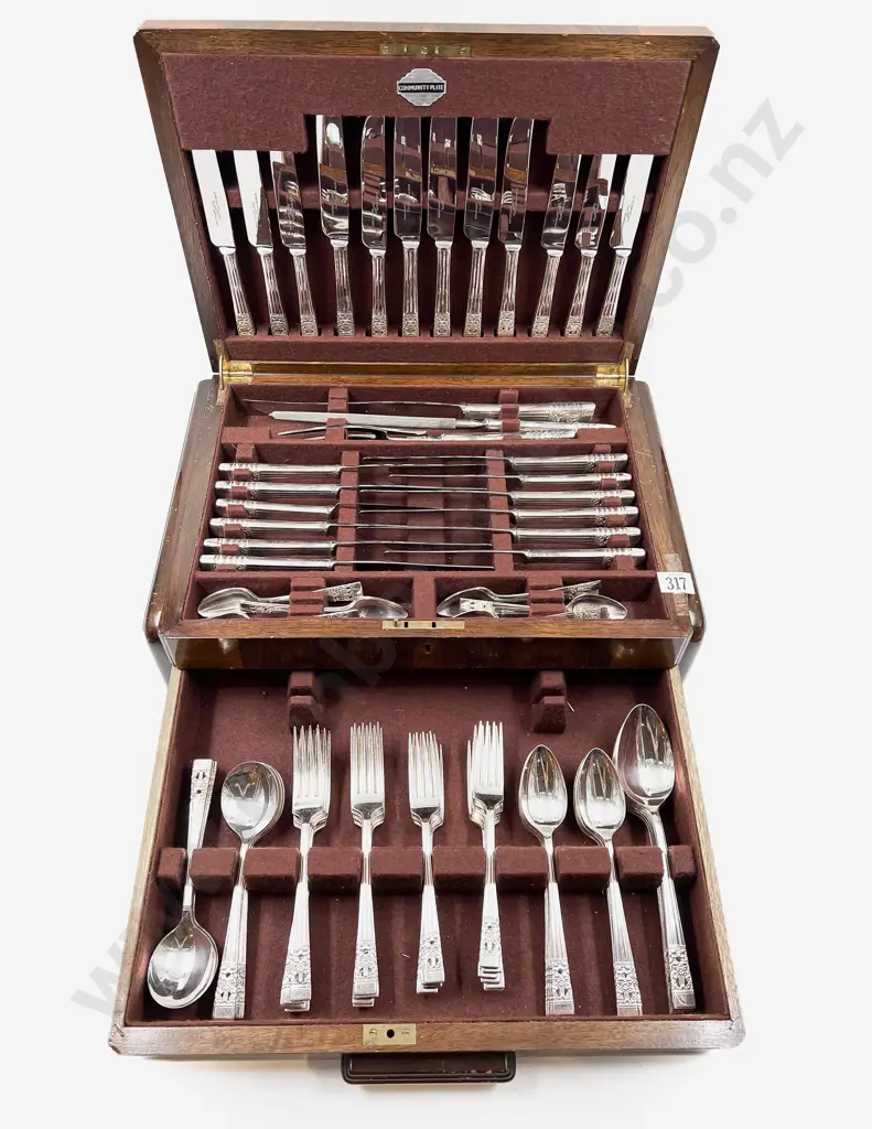 Canteen of Community Plate Cutlery with Additional Drawer of Cutlery to Base Image 1++