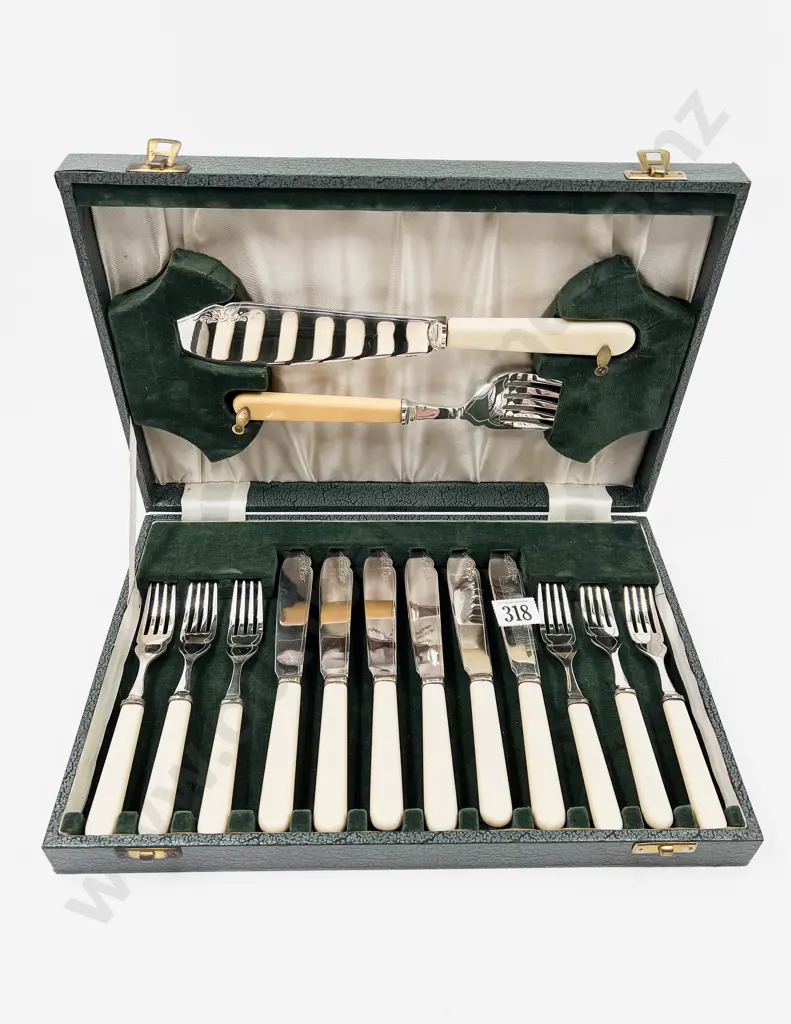 Cased Bone Handled Fish Service Image 1++