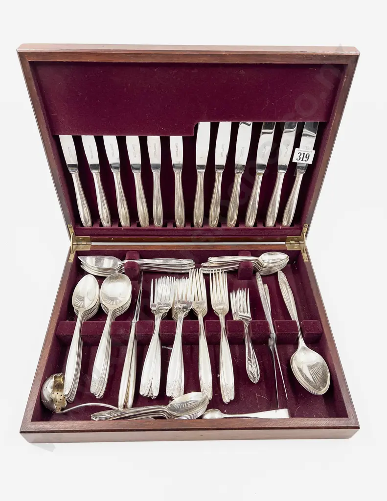 Canteen of S/P Cutlery Image 1++