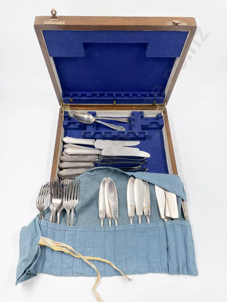 Canteen Of Assorted Cutlery Image 1++