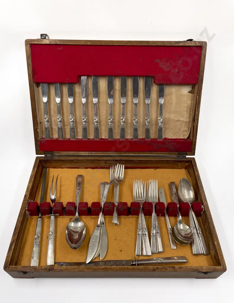 Canteen Of Assorted Cutlery Image 1++