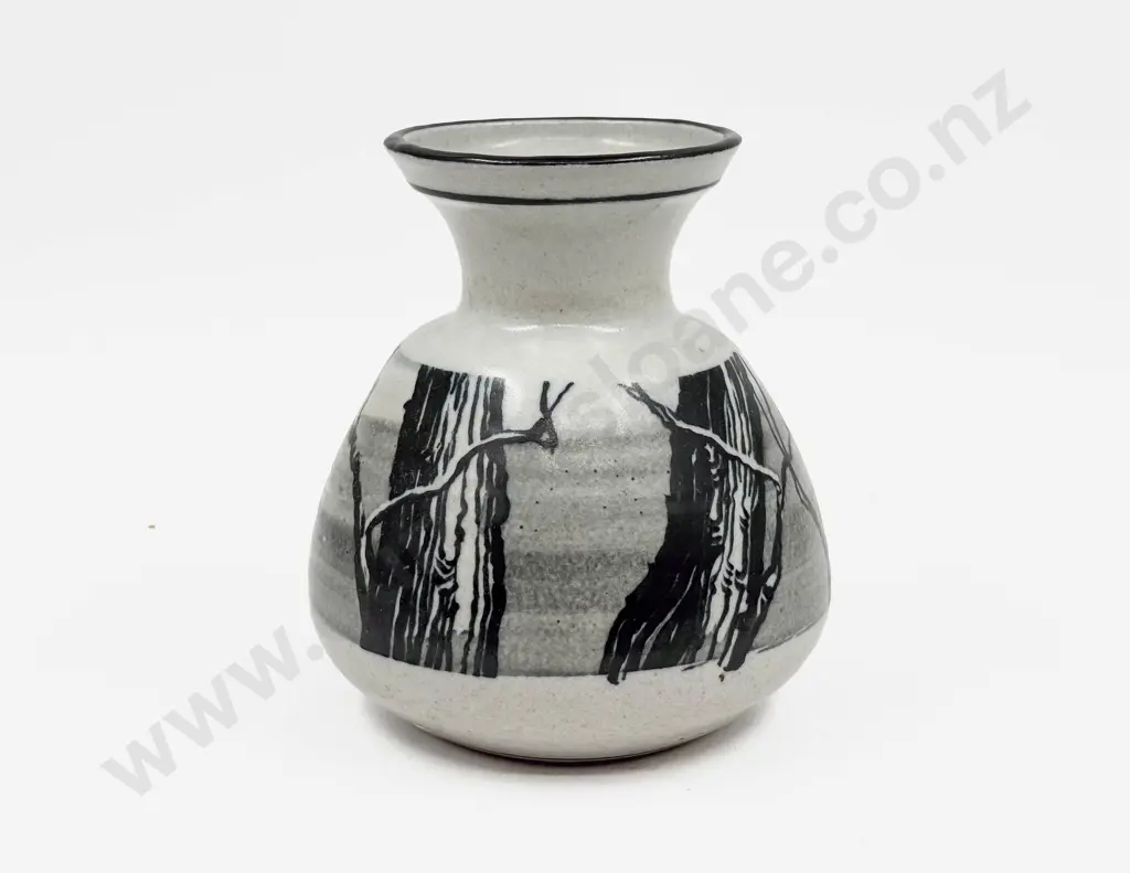 NZ Pottery Vase Image 1++